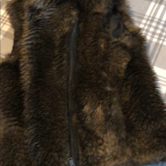 Banana Republic Faux Fur Asymmetric Zippered Vest - Picture 6 of 7